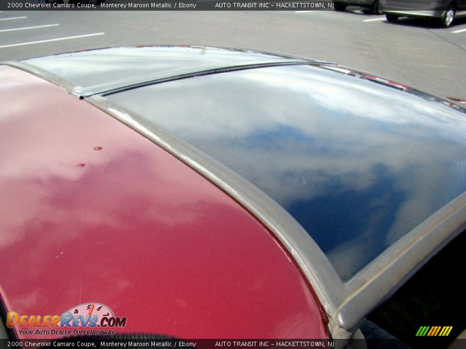 Sunroof of 2000 Chevrolet Camaro Coupe Photo #25