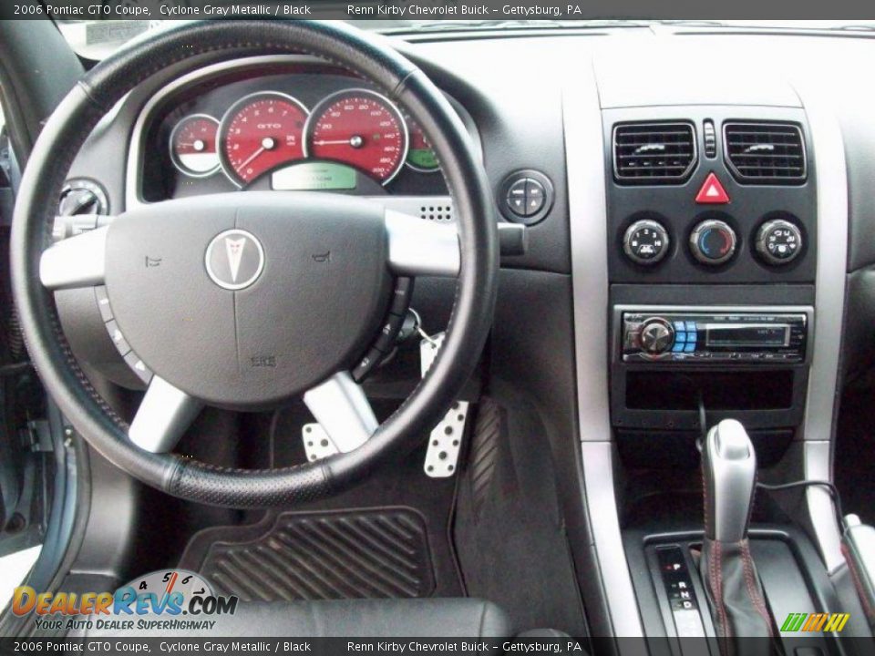 Dashboard of 2006 Pontiac GTO Coupe Photo #8