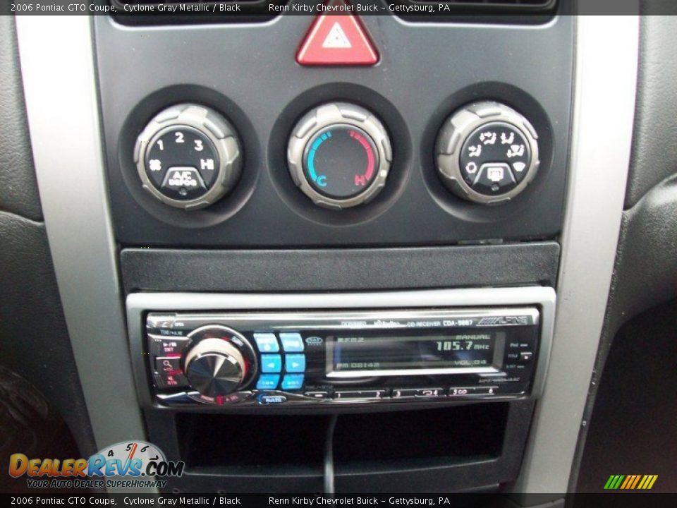 Controls of 2006 Pontiac GTO Coupe Photo #9