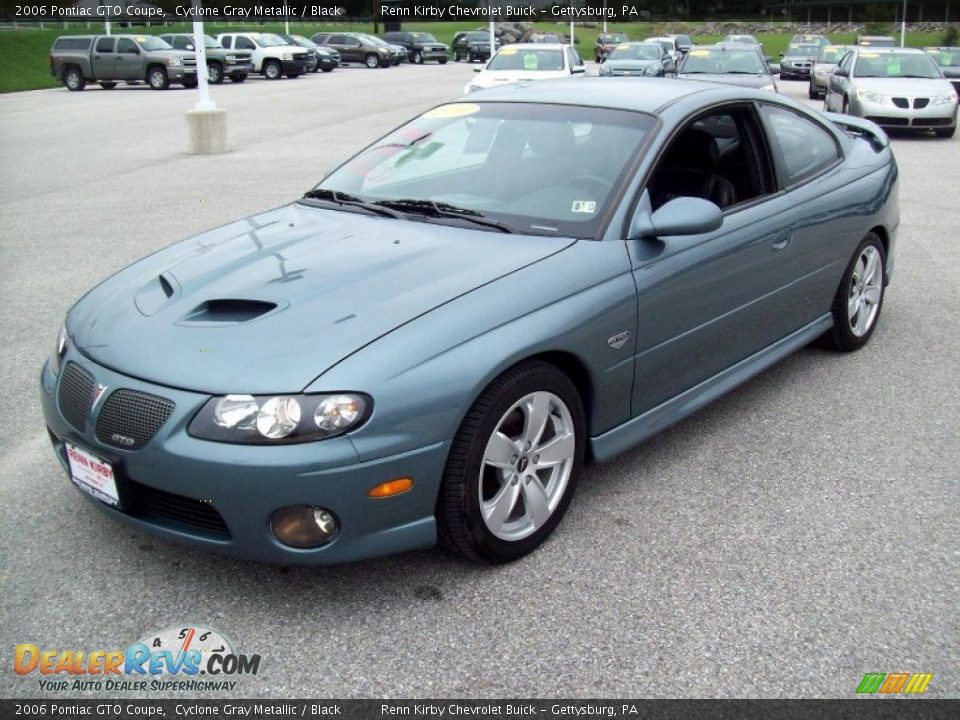 Front 3/4 View of 2006 Pontiac GTO Coupe Photo #10