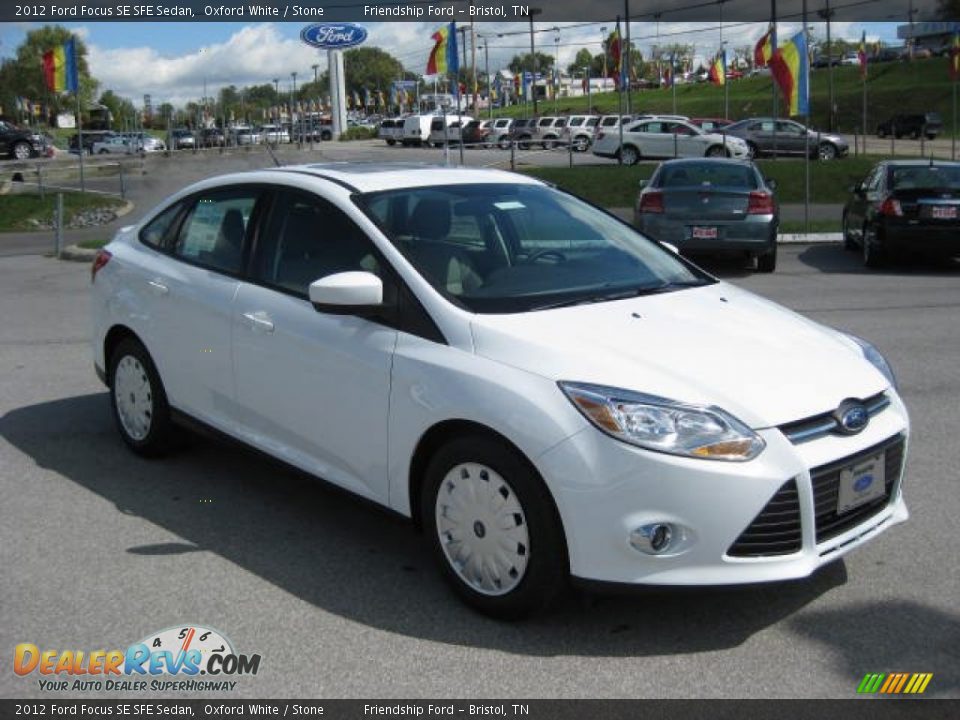 2012 Ford Focus SE SFE Sedan Oxford White / Stone Photo #4