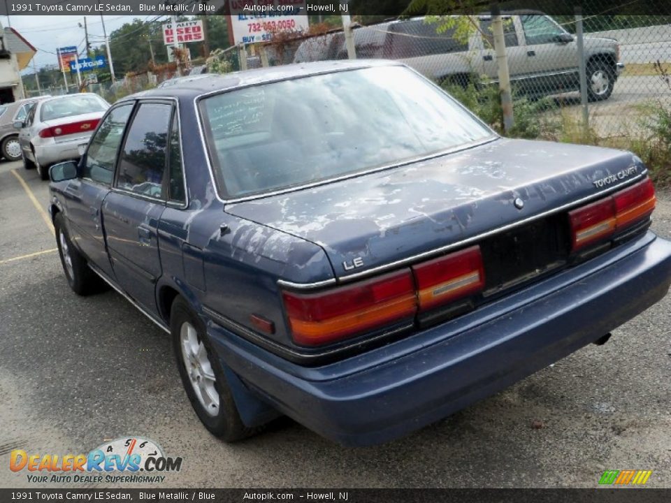 1991 Toyota Camry LE Sedan Blue Metallic / Blue Photo #5