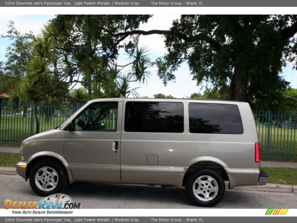 2004 Chevrolet Astro Passenger Van Light Pewter Metallic / Medium Gray Photo #3