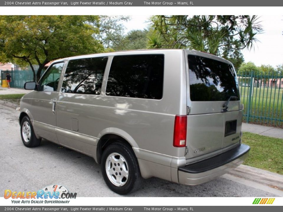 2004 Chevrolet Astro Passenger Van Light Pewter Metallic / Medium Gray Photo #6