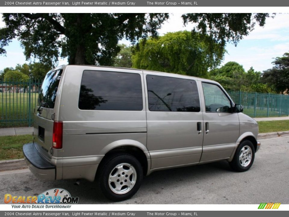 2004 Chevrolet Astro Passenger Van Light Pewter Metallic / Medium Gray Photo #9