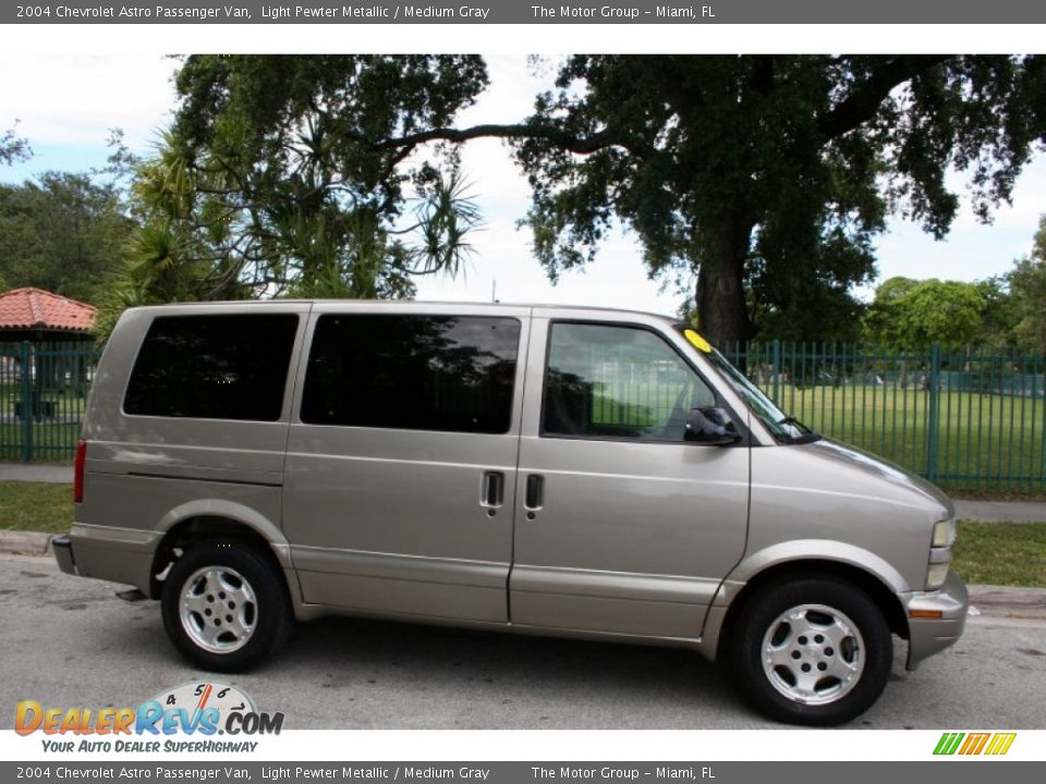 2004 Chevrolet Astro Passenger Van Light Pewter Metallic / Medium Gray Photo #11