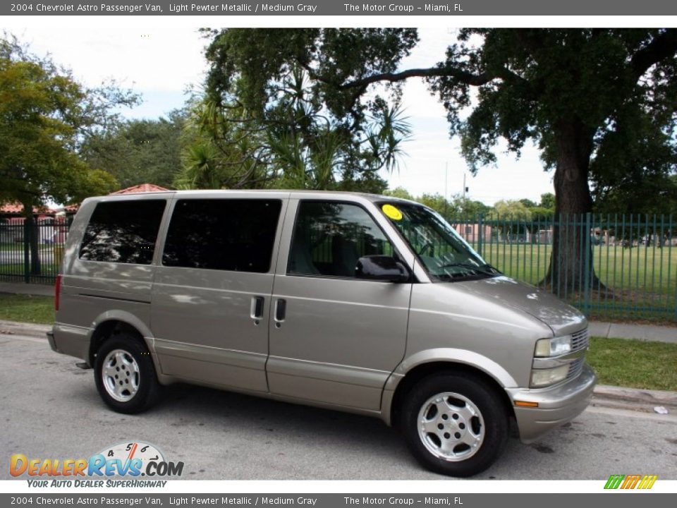 2004 Chevrolet Astro Passenger Van Light Pewter Metallic / Medium Gray Photo #12