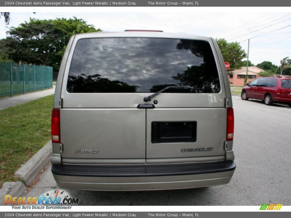 2004 Chevrolet Astro Passenger Van Light Pewter Metallic / Medium Gray Photo #16