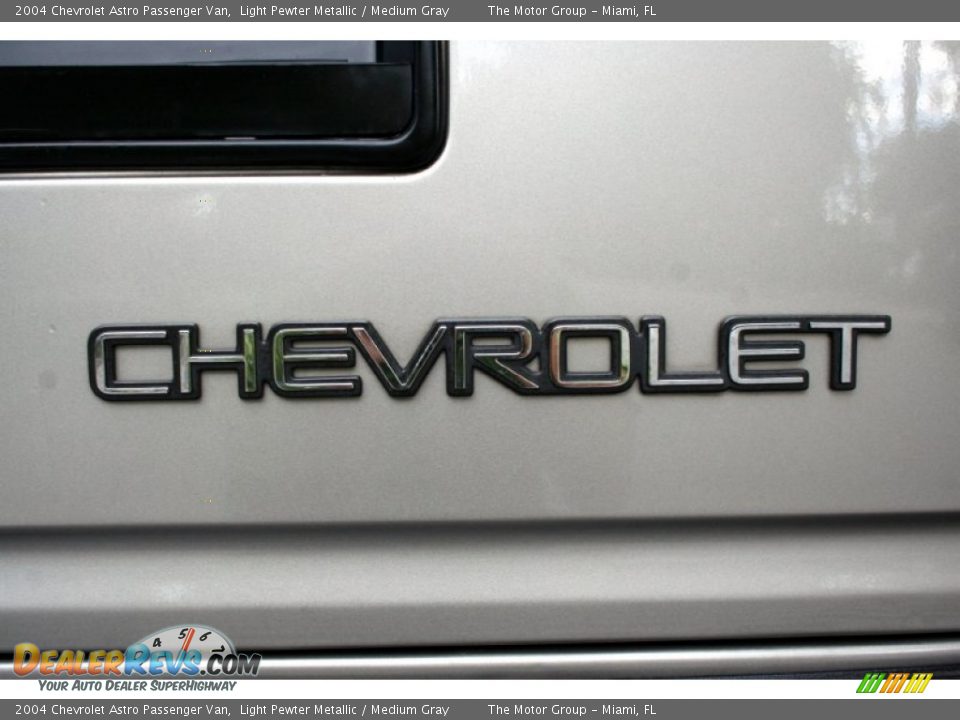 2004 Chevrolet Astro Passenger Van Light Pewter Metallic / Medium Gray Photo #24