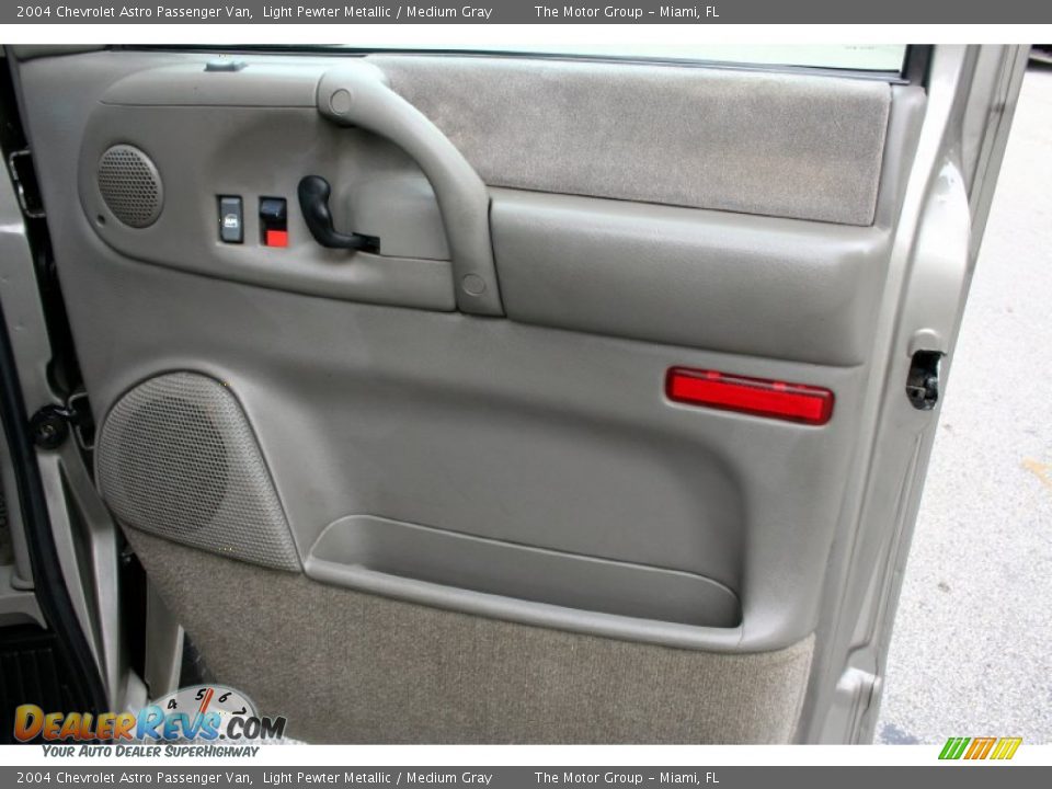 2004 Chevrolet Astro Passenger Van Light Pewter Metallic / Medium Gray Photo #26