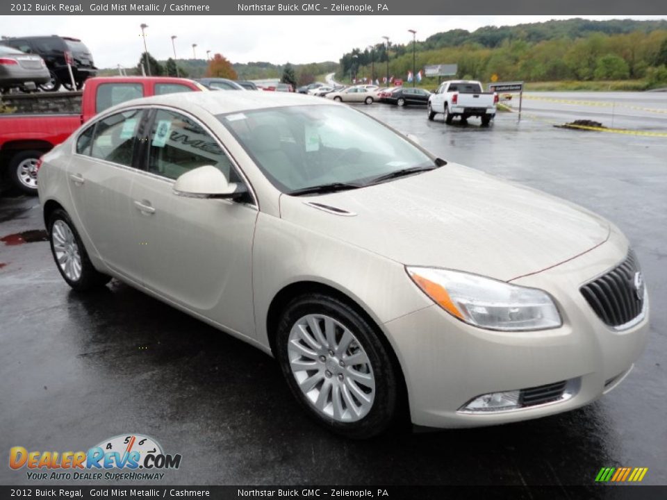Front 3/4 View of 2012 Buick Regal  Photo #7