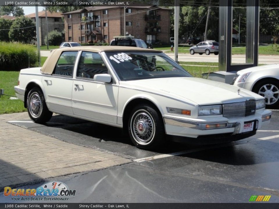 Front 3/4 View of 1988 Cadillac SeVille  Photo #3