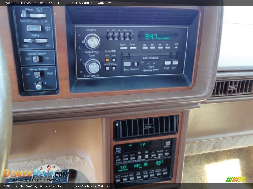 Controls of 1988 Cadillac SeVille  Photo #17