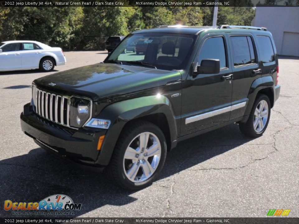 Front 3/4 View of 2012 Jeep Liberty Jet 4x4 Photo #1