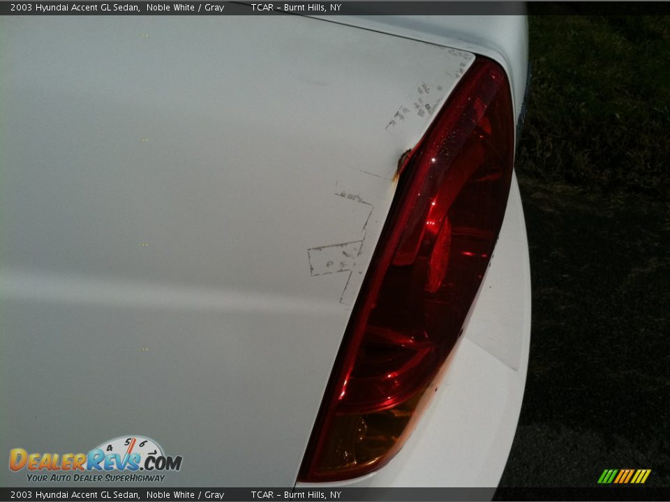 2003 Hyundai Accent GL Sedan Noble White / Gray Photo #6