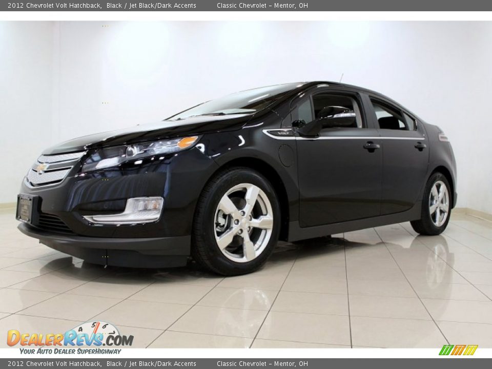 Front 3/4 View of 2012 Chevrolet Volt Hatchback Photo #9