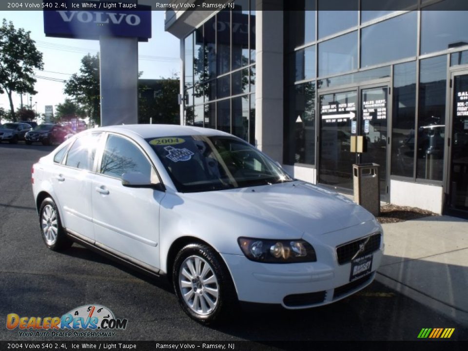 2004 Volvo S40 2.4i Ice White / Light Taupe Photo #1