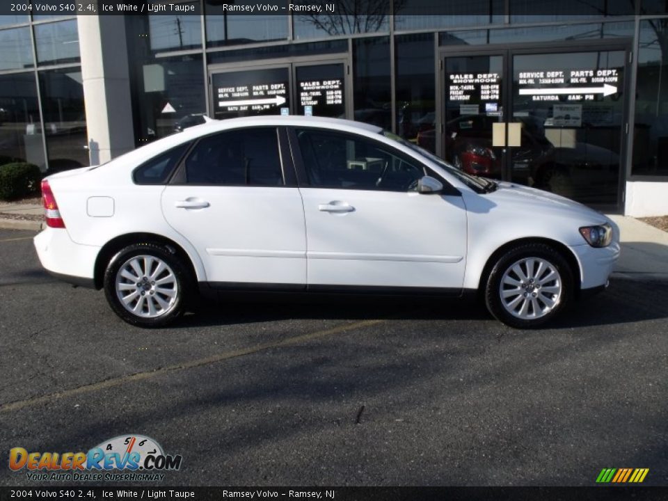 2004 Volvo S40 2.4i Ice White / Light Taupe Photo #2