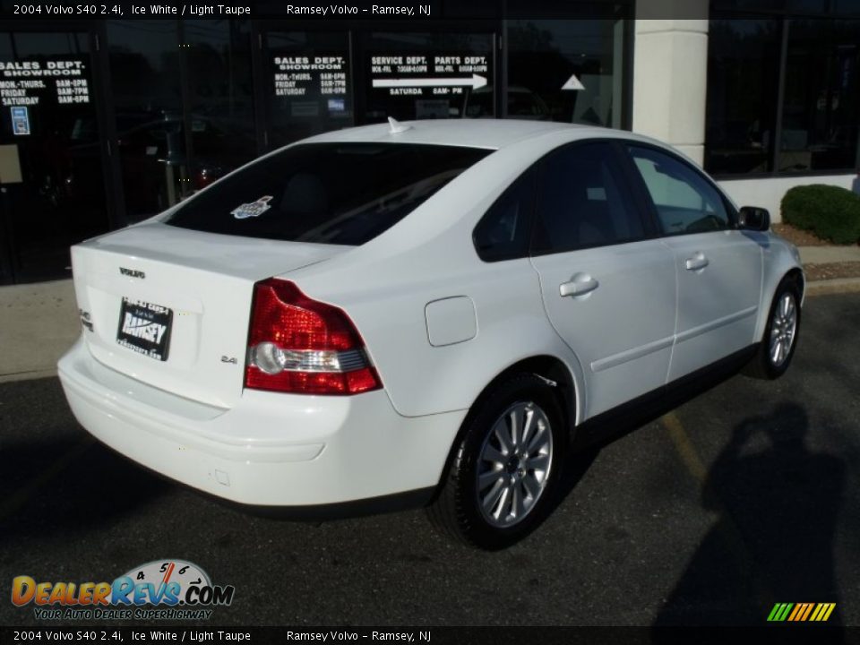 2004 Volvo S40 2.4i Ice White / Light Taupe Photo #3