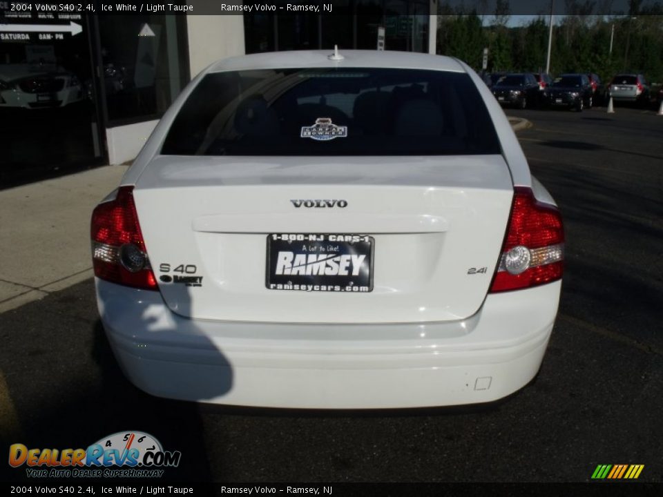 2004 Volvo S40 2.4i Ice White / Light Taupe Photo #4