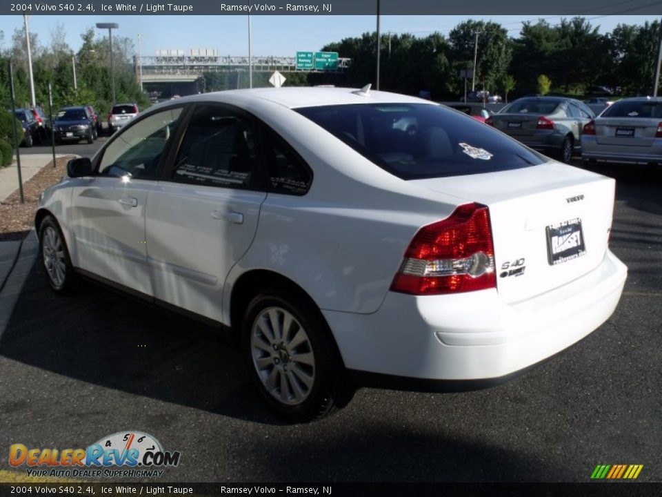 2004 Volvo S40 2.4i Ice White / Light Taupe Photo #5