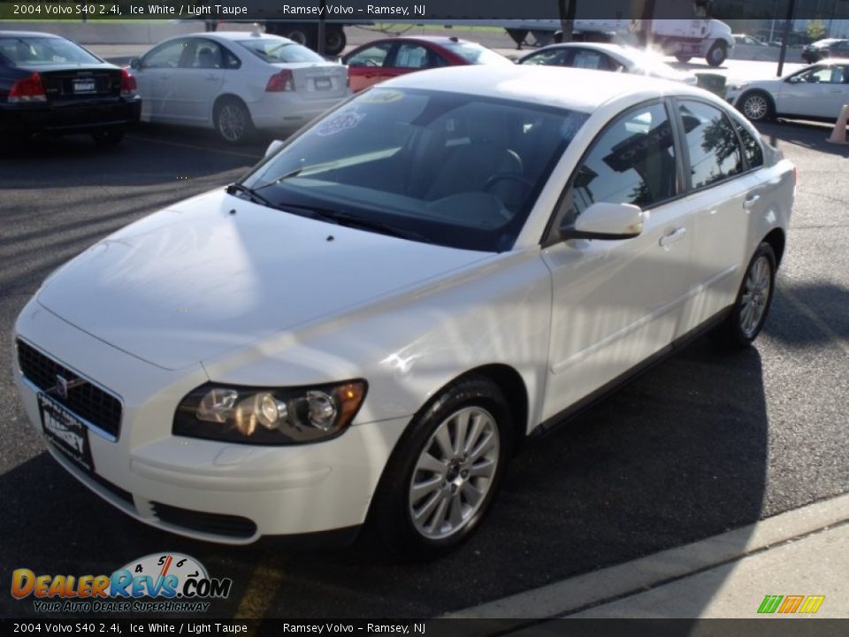 2004 Volvo S40 2.4i Ice White / Light Taupe Photo #7