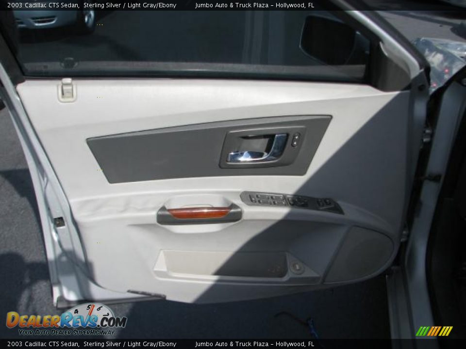 2003 Cadillac CTS Sedan Sterling Silver / Light Gray/Ebony Photo #16