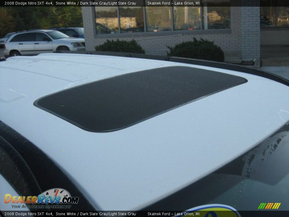 2008 Dodge Nitro SXT 4x4 Stone White / Dark Slate Gray/Light Slate Gray Photo #17