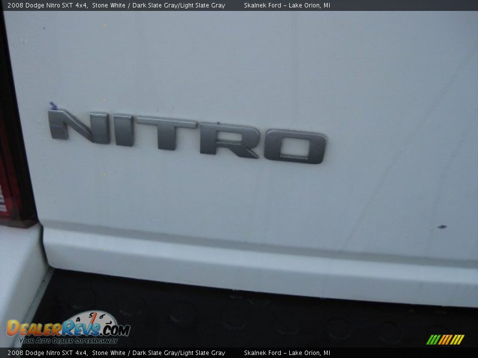 2008 Dodge Nitro SXT 4x4 Stone White / Dark Slate Gray/Light Slate Gray Photo #19