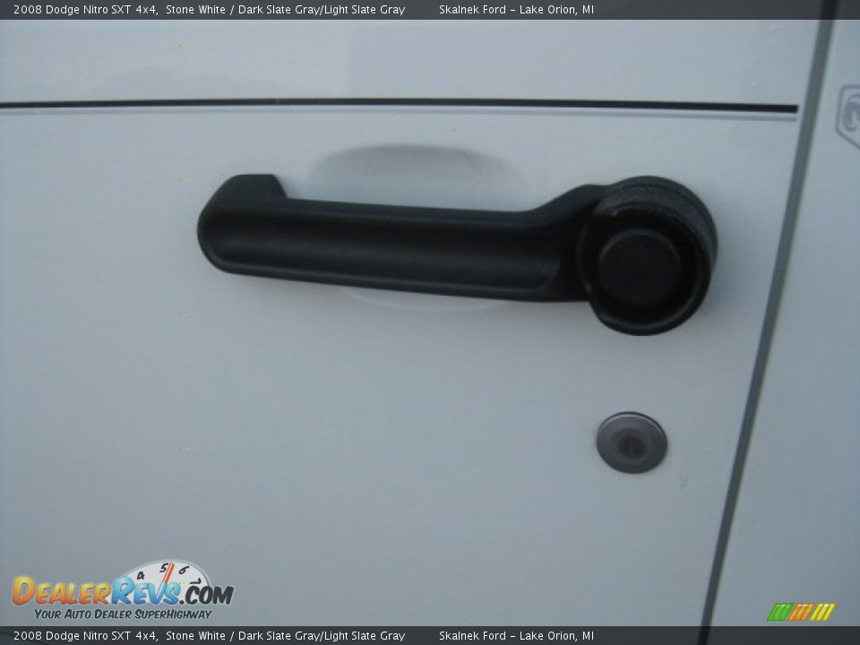 2008 Dodge Nitro SXT 4x4 Stone White / Dark Slate Gray/Light Slate Gray Photo #20