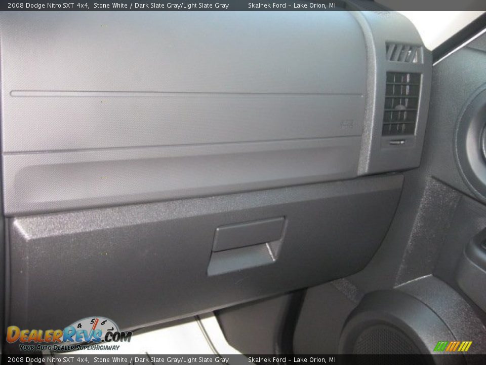 2008 Dodge Nitro SXT 4x4 Stone White / Dark Slate Gray/Light Slate Gray Photo #30