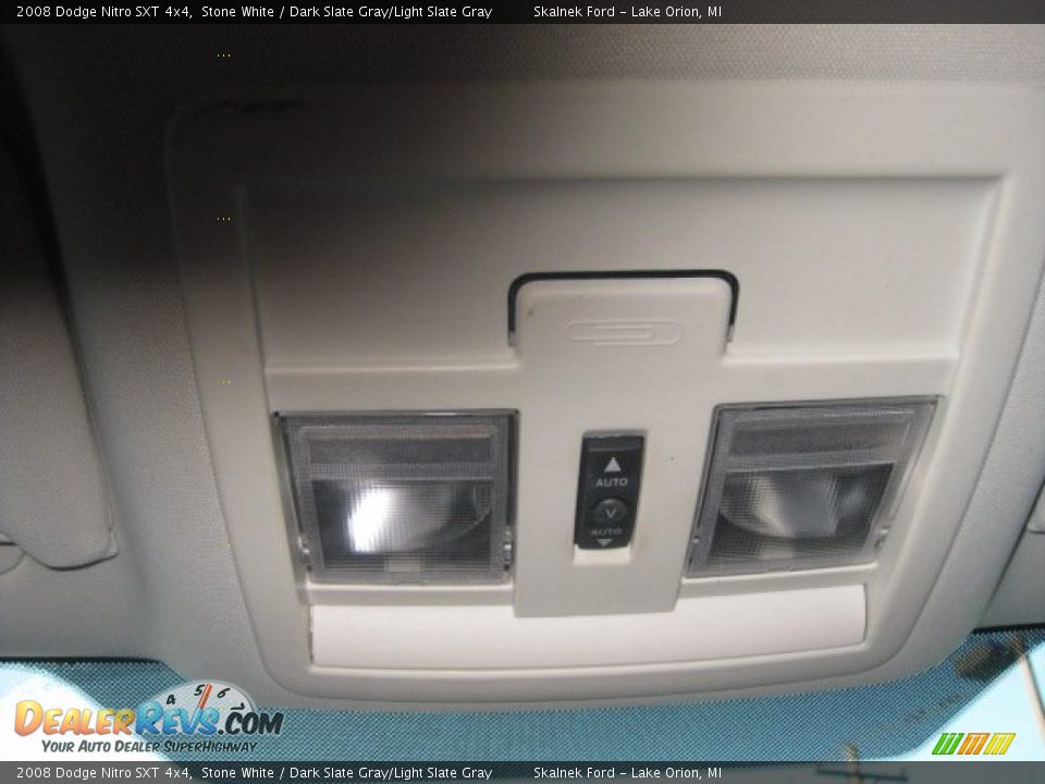 2008 Dodge Nitro SXT 4x4 Stone White / Dark Slate Gray/Light Slate Gray Photo #31