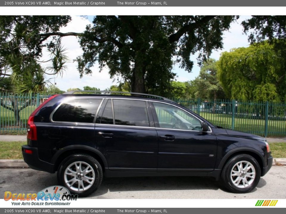 2005 Volvo XC90 V8 AWD Magic Blue Metallic / Graphite Photo #10