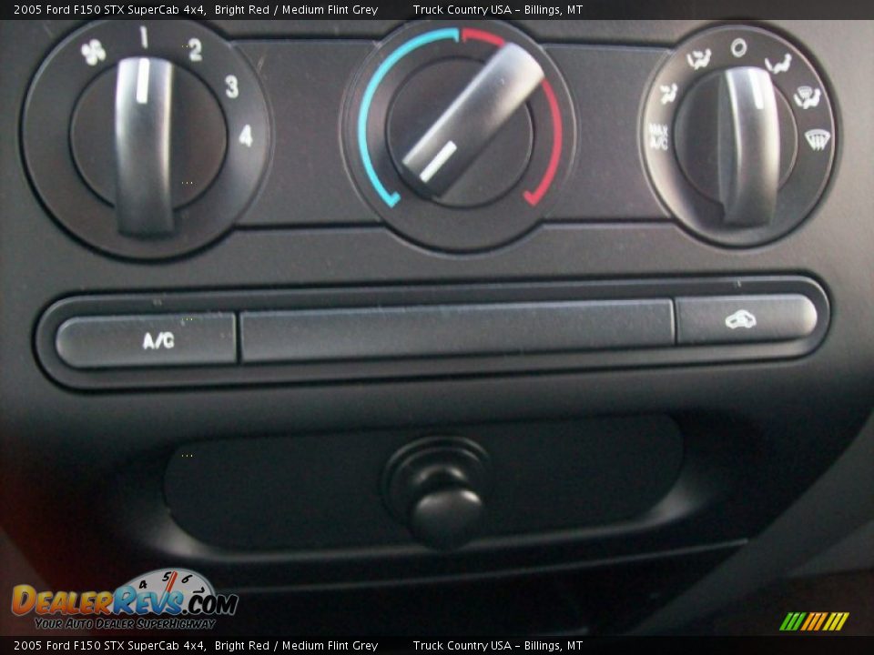 2005 Ford F150 STX SuperCab 4x4 Bright Red / Medium Flint Grey Photo #7
