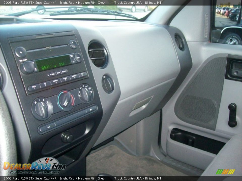 2005 Ford F150 STX SuperCab 4x4 Bright Red / Medium Flint Grey Photo #9