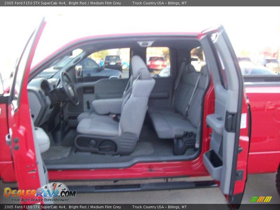 2005 Ford F150 STX SuperCab 4x4 Bright Red / Medium Flint Grey Photo #10