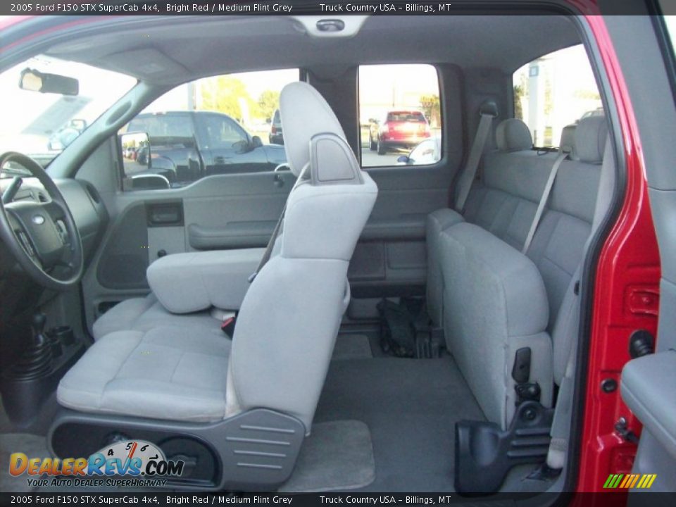 2005 Ford F150 STX SuperCab 4x4 Bright Red / Medium Flint Grey Photo #11