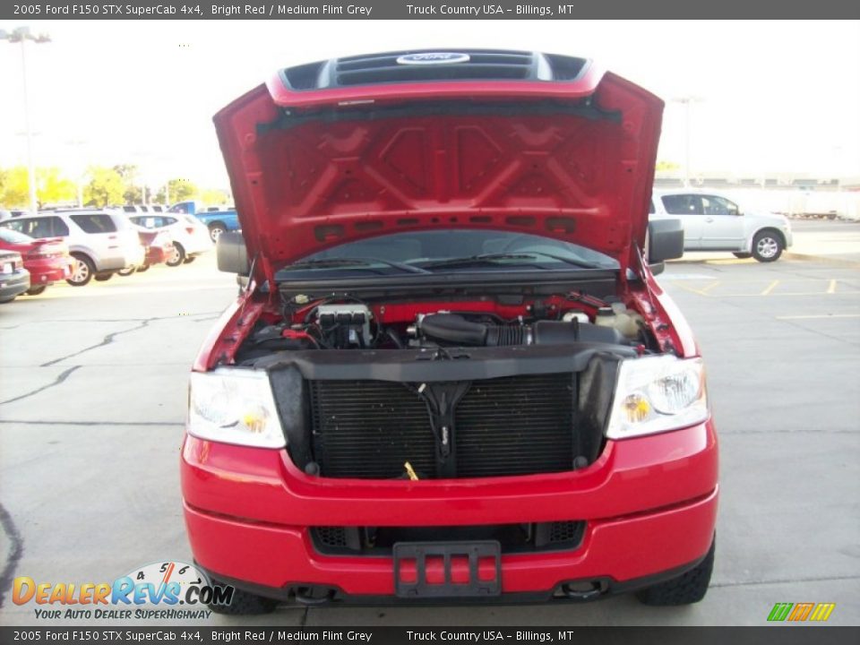 2005 Ford F150 STX SuperCab 4x4 Bright Red / Medium Flint Grey Photo #13