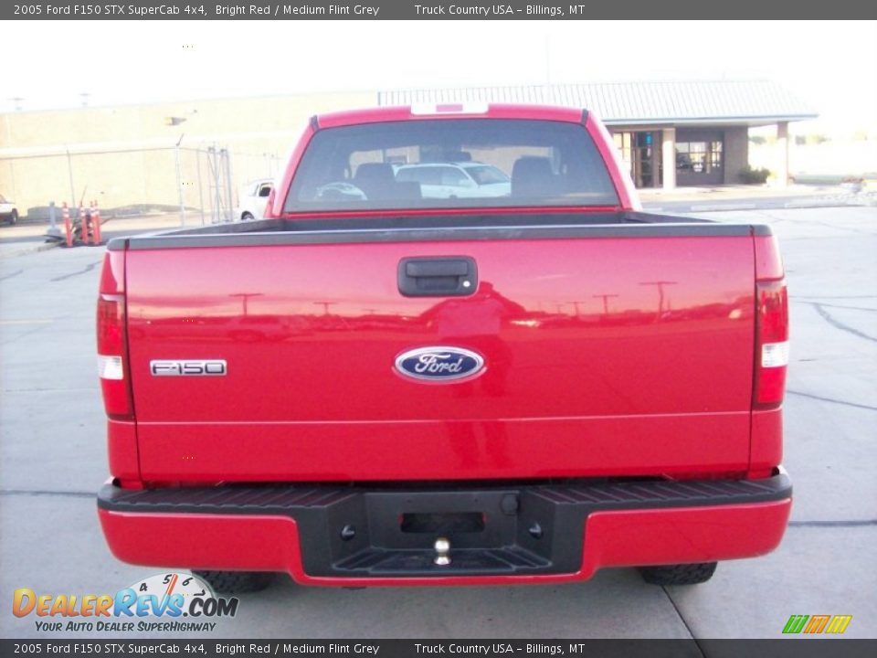 2005 Ford F150 STX SuperCab 4x4 Bright Red / Medium Flint Grey Photo #18