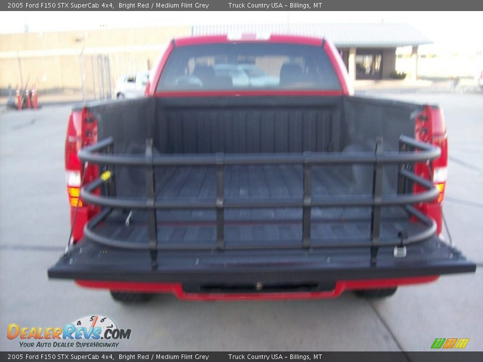 2005 Ford F150 STX SuperCab 4x4 Bright Red / Medium Flint Grey Photo #19