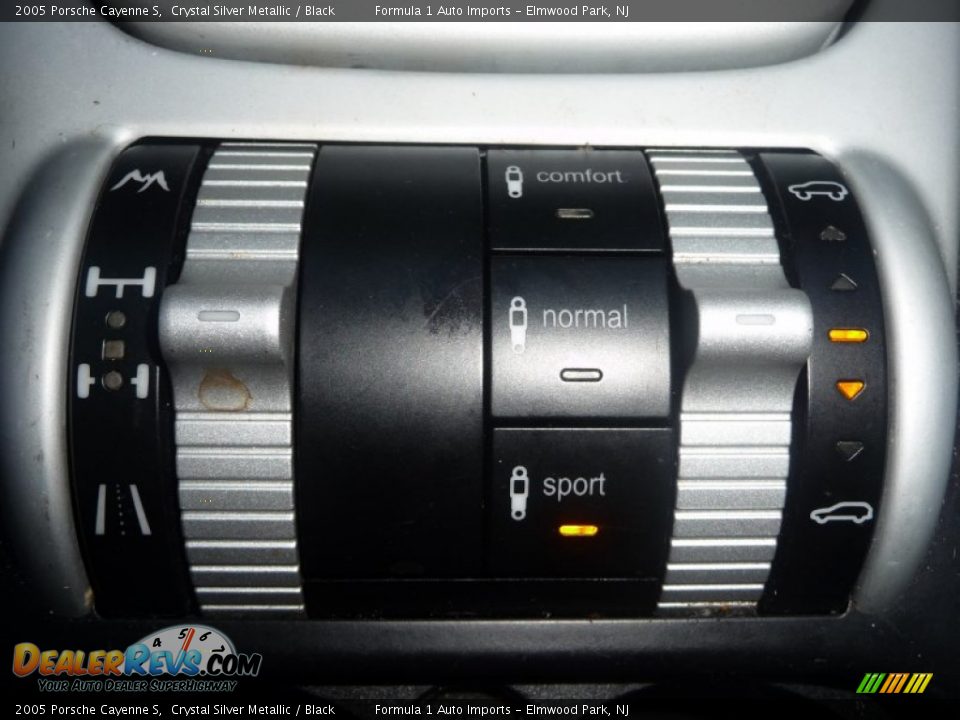 Controls of 2005 Porsche Cayenne S Photo #21