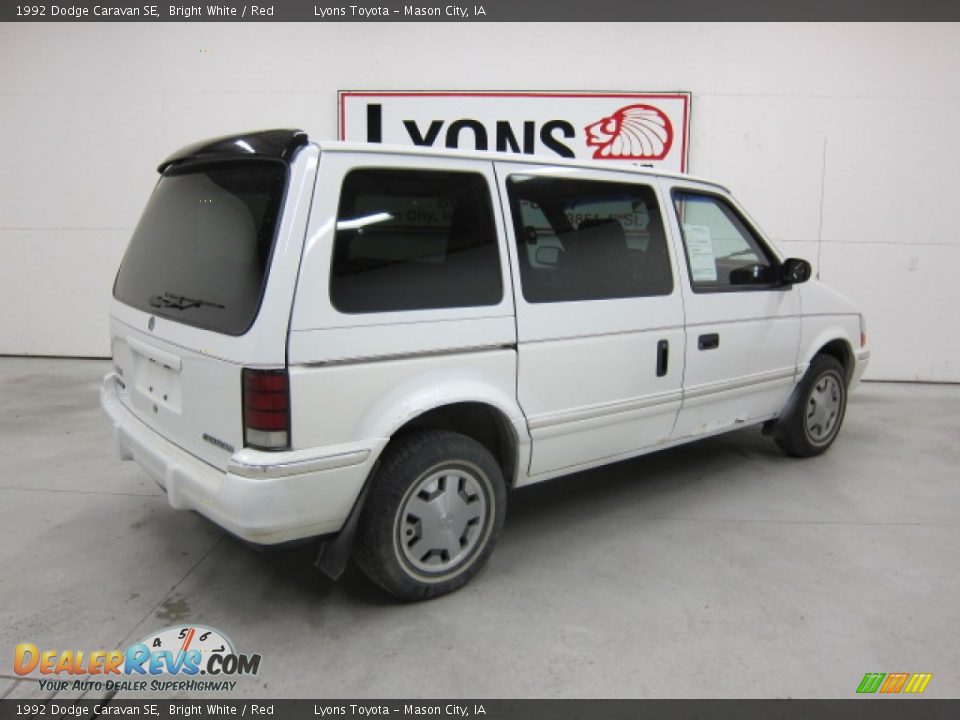 1992 Dodge Caravan SE Bright White / Red Photo #4