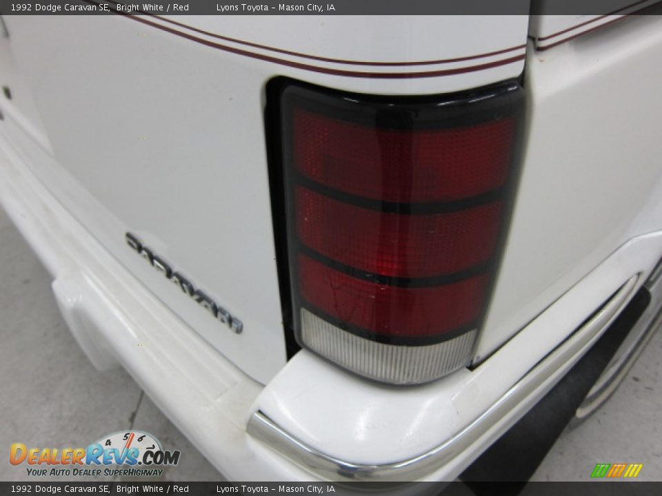 1992 Dodge Caravan SE Bright White / Red Photo #6