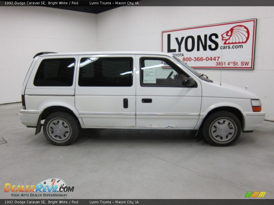 1992 Dodge Caravan SE Bright White / Red Photo #7