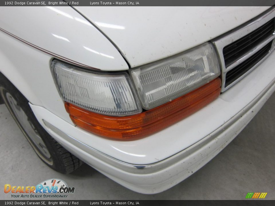 1992 Dodge Caravan SE Bright White / Red Photo #8