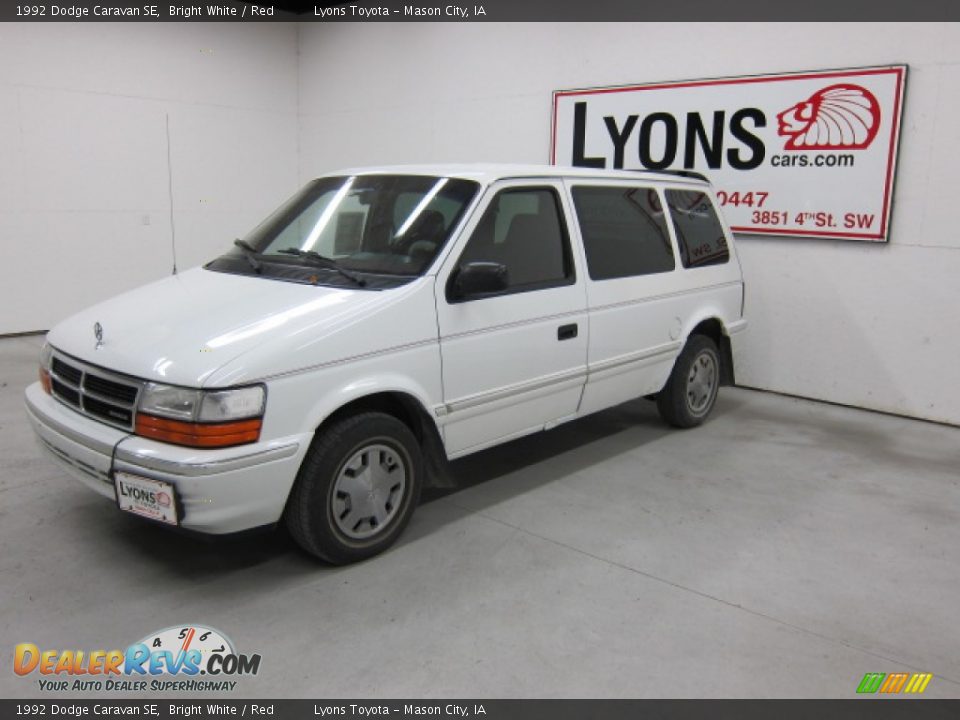 1992 Dodge Caravan SE Bright White / Red Photo #10