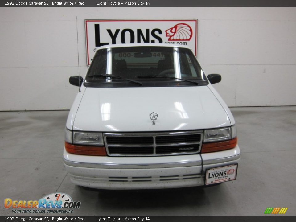 1992 Dodge Caravan SE Bright White / Red Photo #11