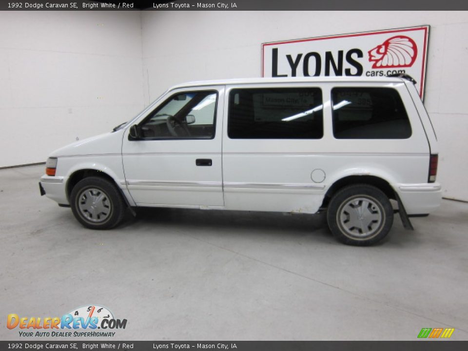 1992 Dodge Caravan SE Bright White / Red Photo #14