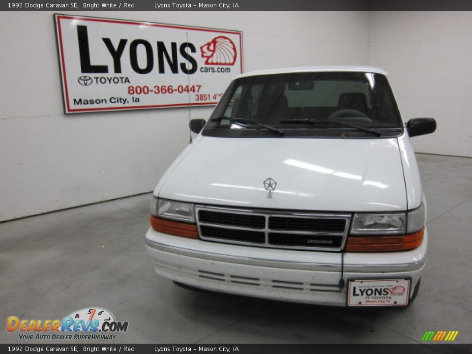 1992 Dodge Caravan SE Bright White / Red Photo #15