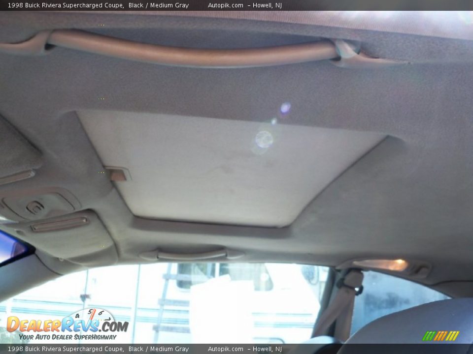 1998 Buick Riviera Supercharged Coupe Black / Medium Gray Photo #15